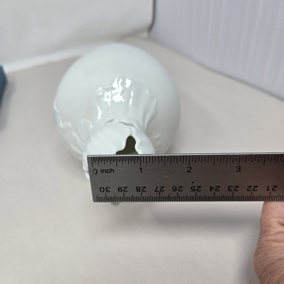 Franz All White Unpainted Iris Flower Vase Sculpted Neck Matte & Glossy Timeless - Picture 9 of 9